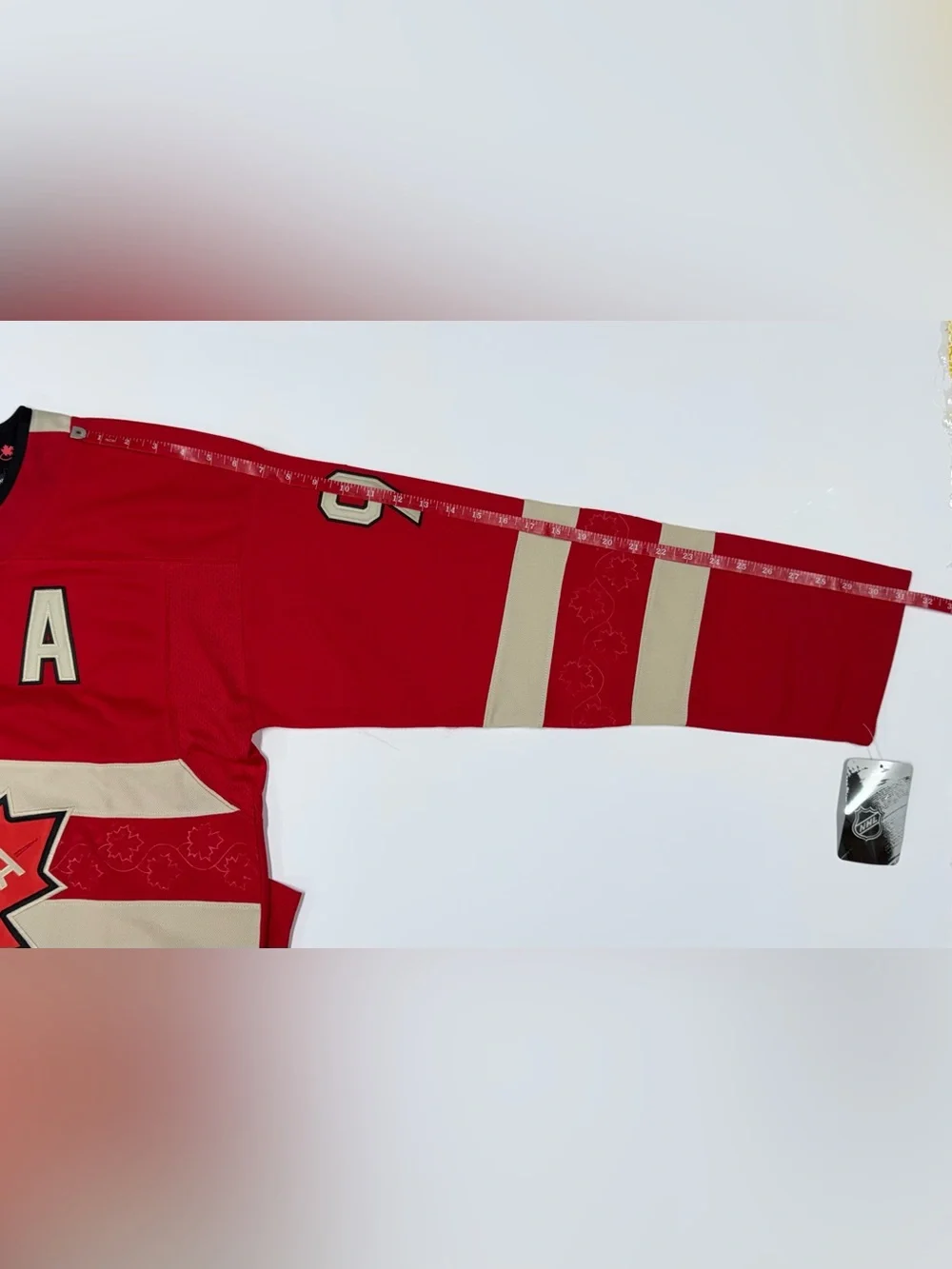 Team Canada 4 Nations Face-Off Hockey Connor McDavid #97 Jersey Large Red Tag On